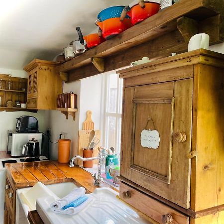 The Beehive, Ground Floor Apartment In Norfolk, No Shared Amenities Даунам Маркет Екстериор снимка