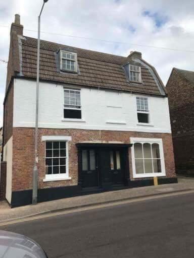 The Beehive, Ground Floor Apartment In Norfolk, No Shared Amenities Даунам Маркет Екстериор снимка