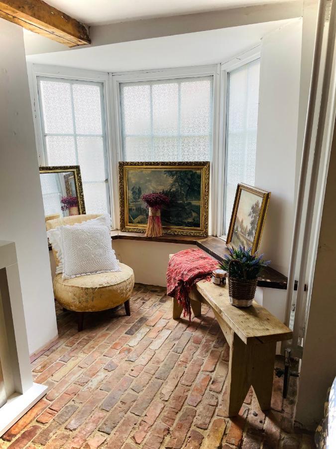 The Beehive, Ground Floor Apartment In Norfolk, No Shared Amenities Даунам Маркет Екстериор снимка