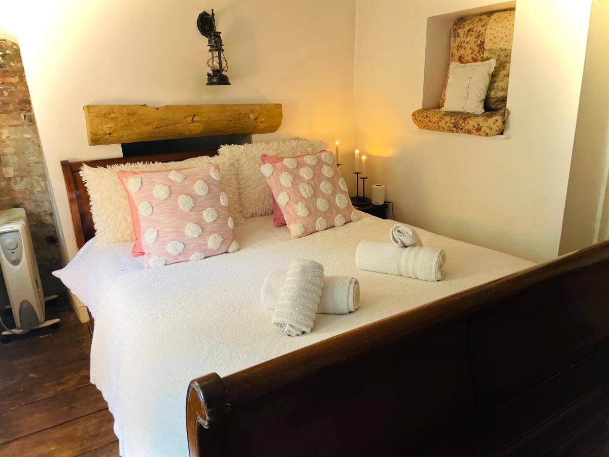 The Beehive, Ground Floor Apartment In Norfolk, No Shared Amenities Даунам Маркет Екстериор снимка