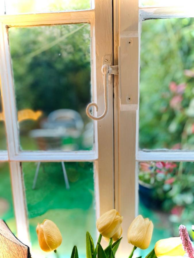 The Beehive, Ground Floor Apartment In Norfolk, No Shared Amenities Даунам Маркет Екстериор снимка