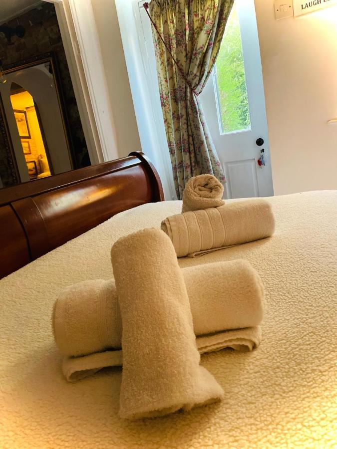 The Beehive, Ground Floor Apartment In Norfolk, No Shared Amenities Даунам Маркет Екстериор снимка