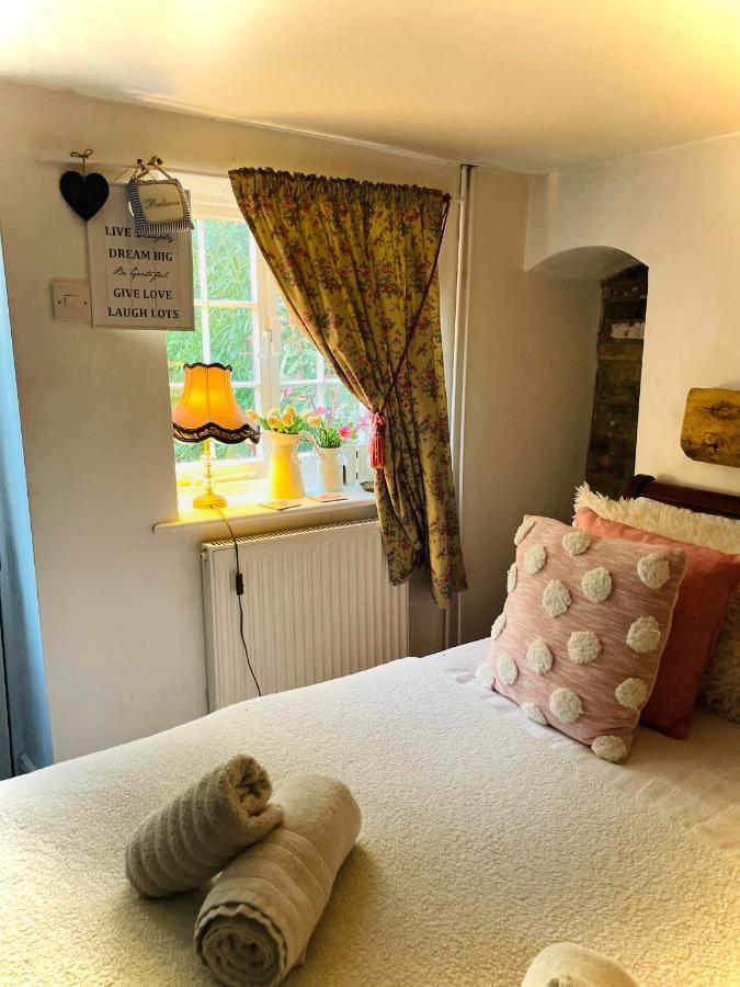 The Beehive, Ground Floor Apartment In Norfolk, No Shared Amenities Даунам Маркет Екстериор снимка