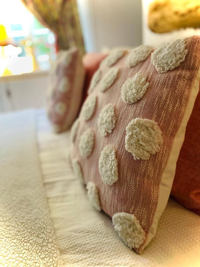 The Beehive, Ground Floor Apartment In Norfolk, No Shared Amenities Даунам Маркет Екстериор снимка