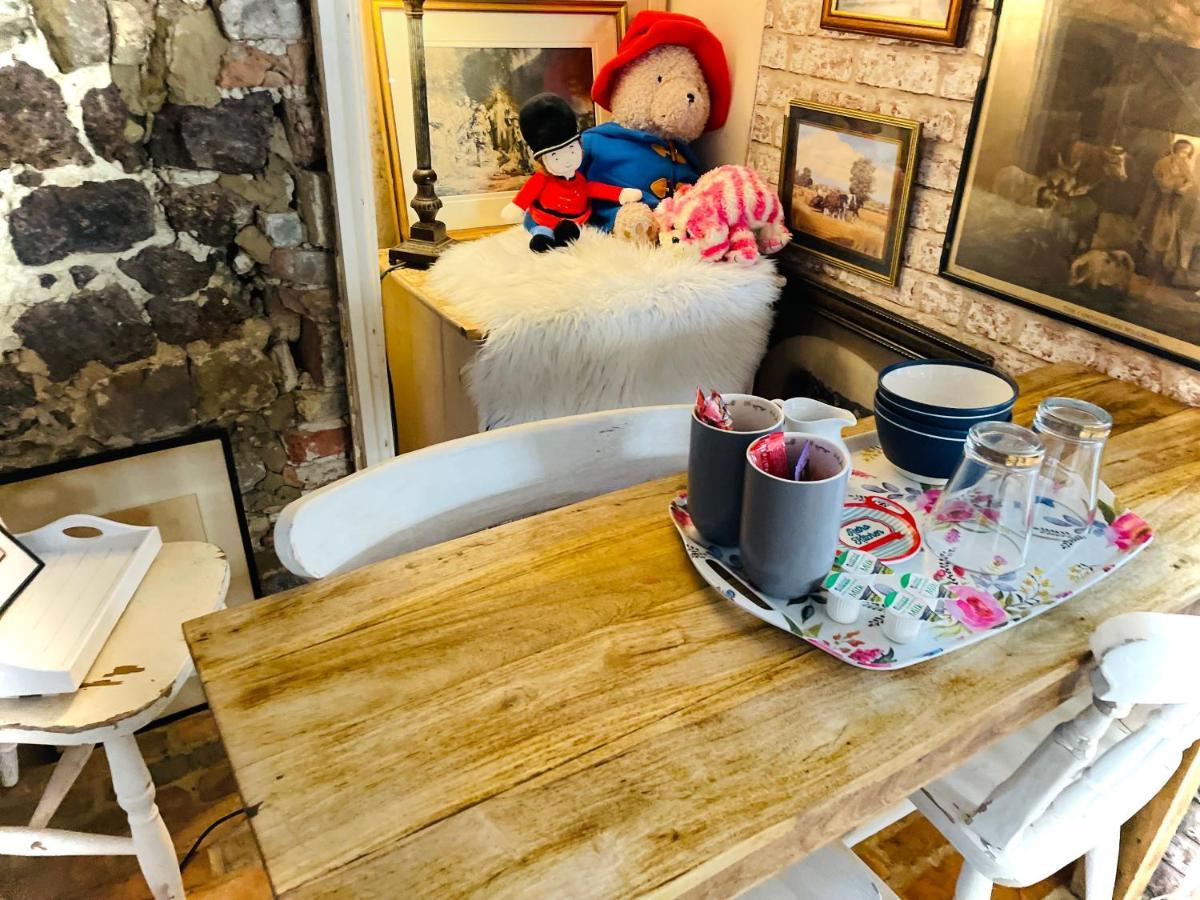 The Beehive, Ground Floor Apartment In Norfolk, No Shared Amenities Даунам Маркет Екстериор снимка