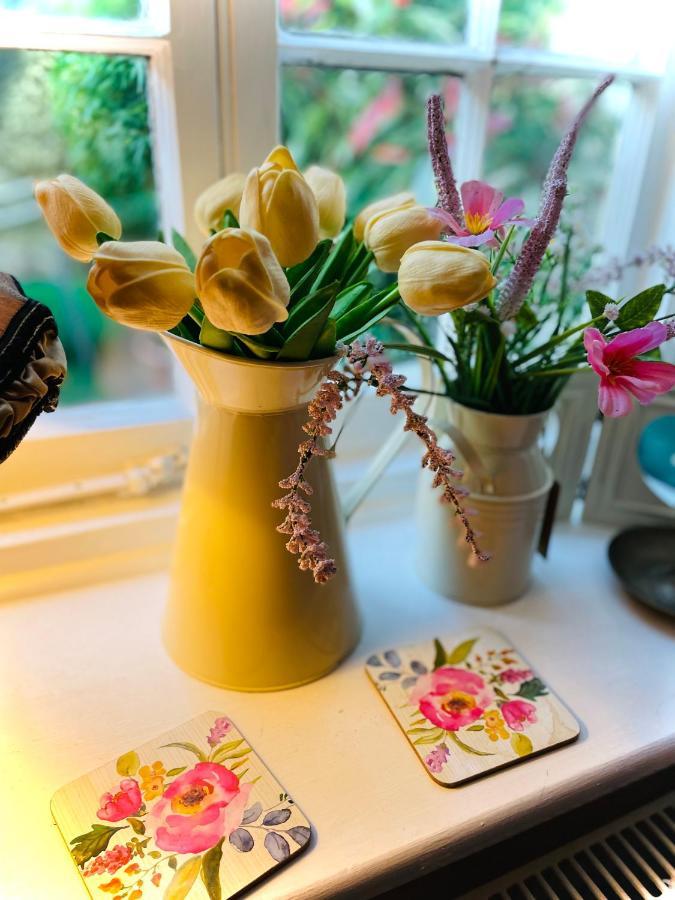 The Beehive, Ground Floor Apartment In Norfolk, No Shared Amenities Даунам Маркет Екстериор снимка