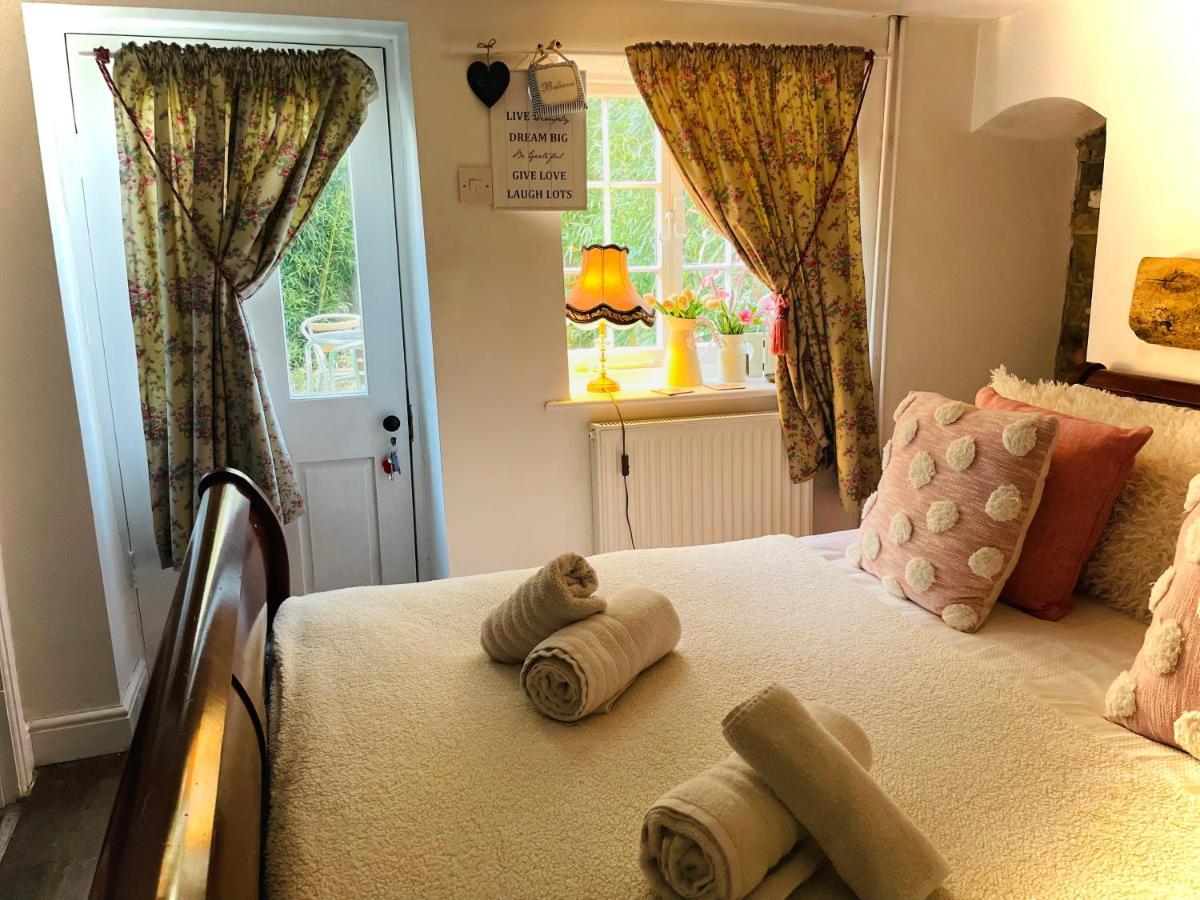 The Beehive, Ground Floor Apartment In Norfolk, No Shared Amenities Даунам Маркет Екстериор снимка