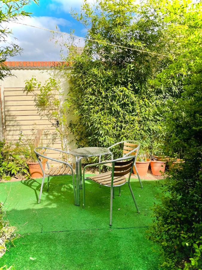 The Beehive, Ground Floor Apartment In Norfolk, No Shared Amenities Даунам Маркет Екстериор снимка